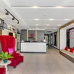 Reddoorz Plus @ Jones Avenue Cebu