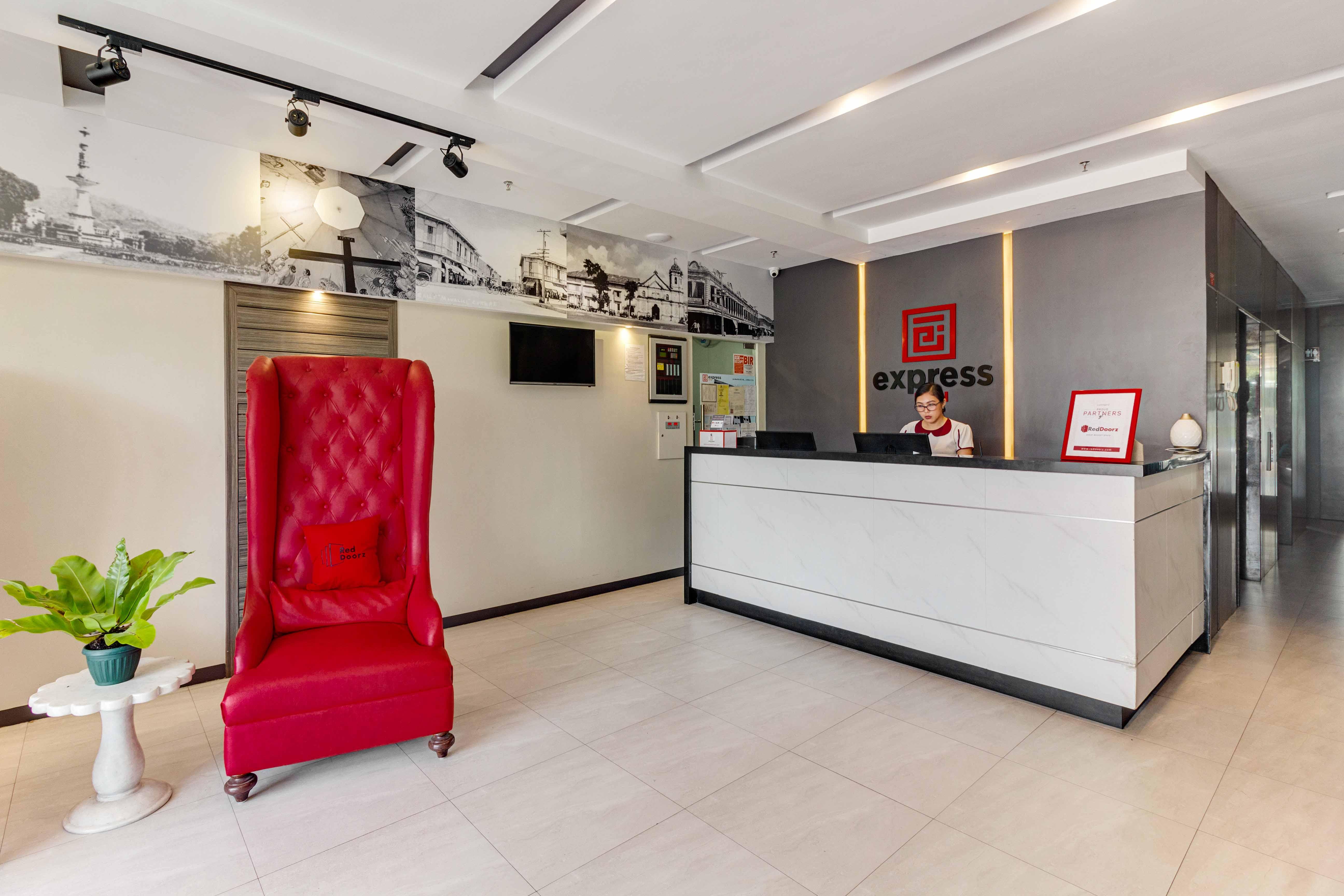 Reddoorz @ Jones Avenue Hotel